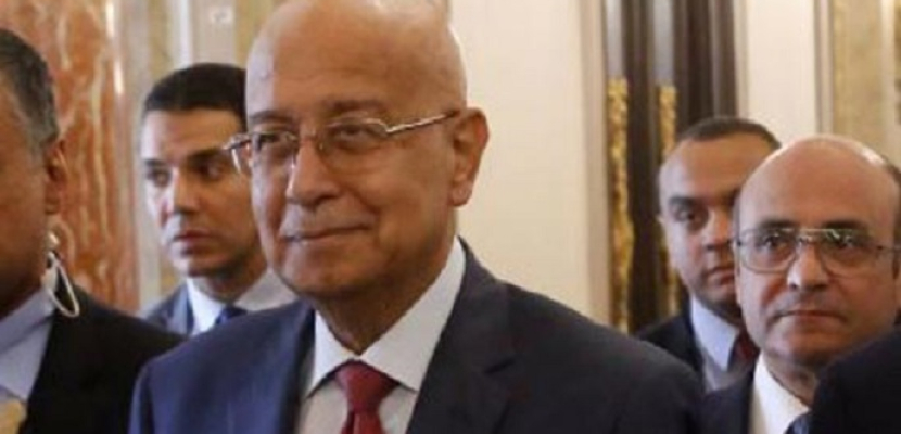 رئيس الوزراء شريف إسماعيل يعود الى القاهرة بعد رحلة علاج بألمانيا