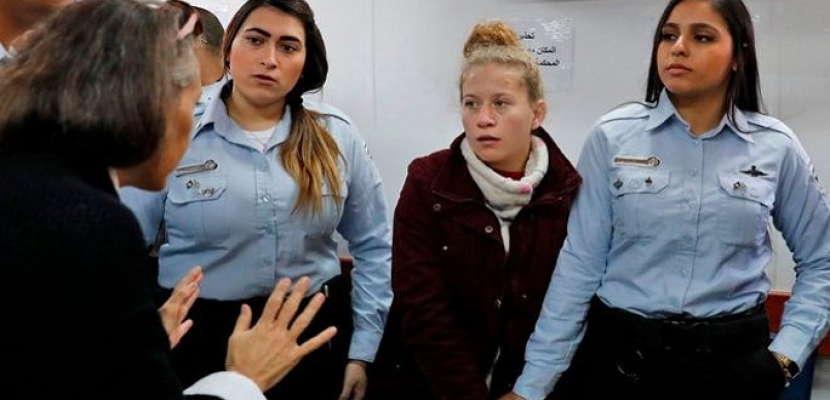 محكمة إسرائيلية تمدد اعتقال عهد التميمي ووالدتها