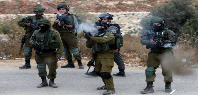 الاحتلال الإسرائيلي يصيب فلسطينيين بالاختناق ويستولى على تسجيلات كاميرات المراقبة غرب جنين