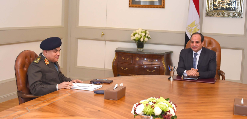 الرئيس السيسي يعقد اجتماعا مع وزير الدفاع