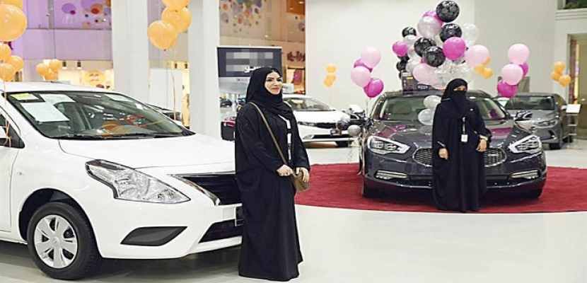 معرض سيارات للنساء فقط.. في جدة