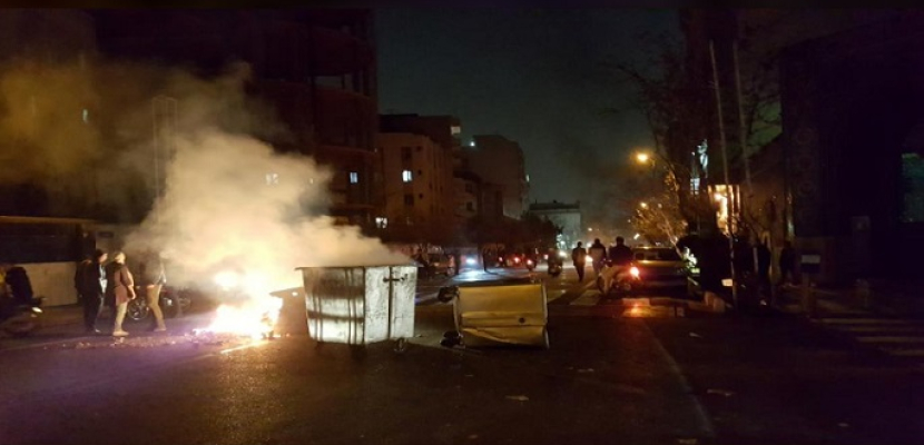 مظاهرات إيران تتواصل لليوم السادس.. وارتفاع حصيلة القتلى إلى 24 شخصا