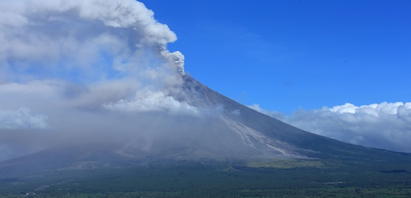 إجلاء مئات الفلبينيين تزامنًا مع تجدد ثوران بركان مايون