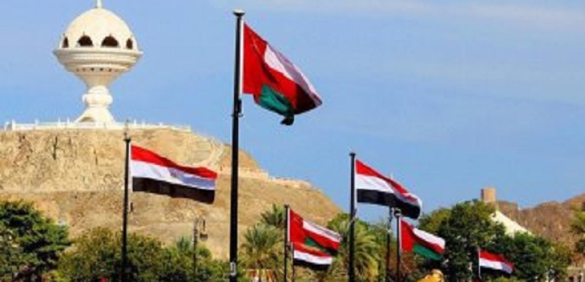 أعلام مصر تزين شوارع سلطنة عمان ابتهاجاً بزيارة الرئيس السيسى