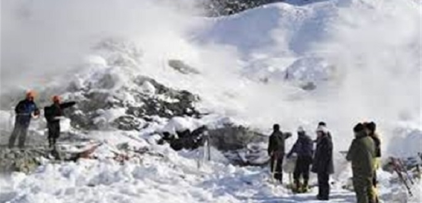 إصابة 3 أشخاص في إنهيار جليدي جرف 10 متزلجين في النمسا