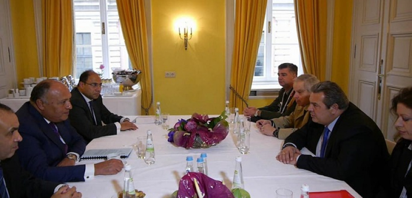 وزير الخارجية يلتقي وزير الدفاع اليوناني علي هامش مؤتمر ميونخ للأمن