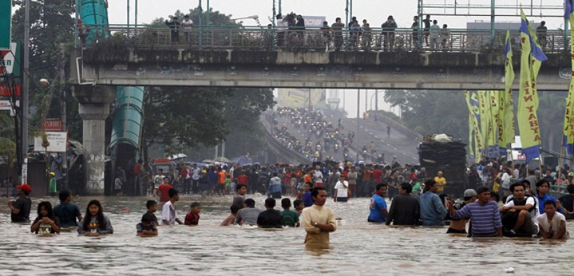مقتل 15 شخصا وفقدان أخرين جراء حدوث فيضان في إندونيسيا