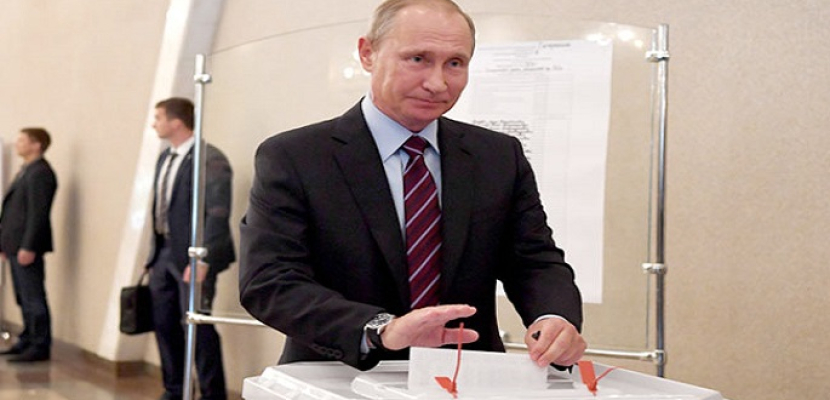 بوتين يدلي بصوته في الانتخابات الرئاسية الروسية