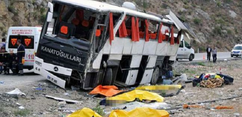 17 قتيلا في حادث حافلة تنقل مهاجرين غير شرعيين في شرق تركيا