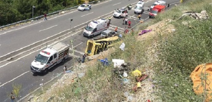 مقتل 17 في تحطم حافلة تقل مهاجرين في شرق تركيا