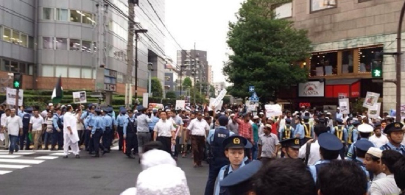 احتجاجات في طوكيو للمطالبة باستقالة رئيس الوزراء