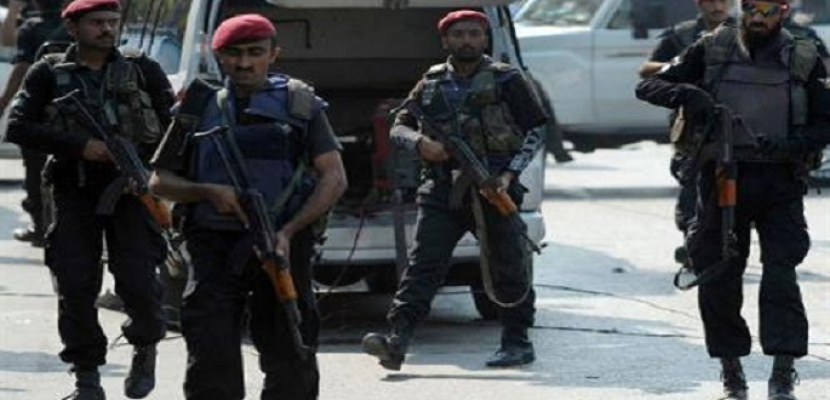 مقتل خمسة من طالبان وشرطي في مداهمة في باكستان