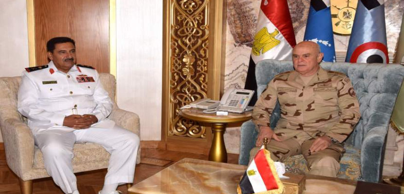 رئيس الأركان يلتقى مدير الإستخبارات العسكرية بمملكة البحرين