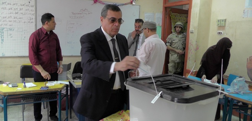 الجيش الثانى يكرم القضاة الذين أشرفوا على الانتخابات بسيناء