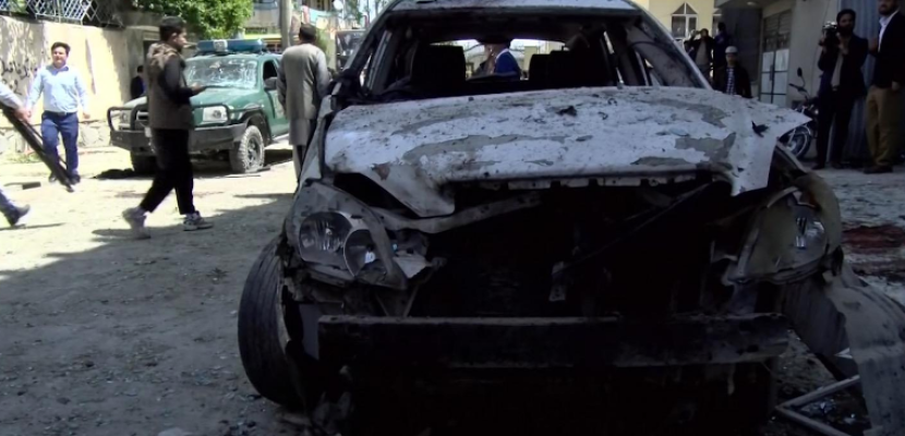 عشرات القتلى في تفجيرين هزا مركزي اقتراع في أفغانستان