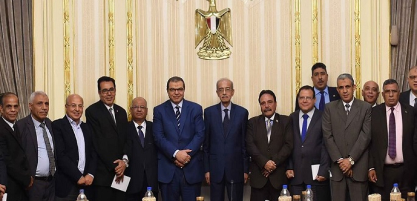 رئيس الوزراء يؤكد تقدير الدولة للدور الوطني لعمال مصر ويشدد على أولوية تطوير القاعدة الصناعية