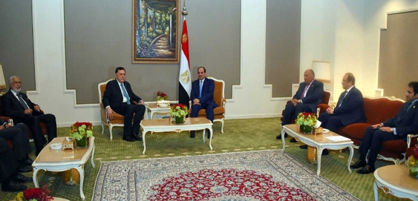 الرئيس السيسي يستقبل فايز السراج على هامش مشاركته في القمة العربية بالسعودية
