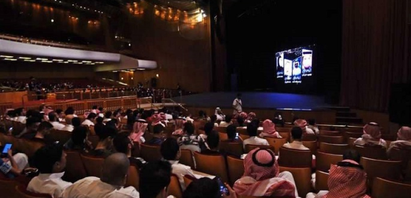 السعودية تفتتح أول دار عرض سينمائي منذ 35 عاما