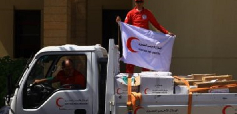 الهلال الأحمر المصري يرسل الدفعة الأولى من المساعدات الطبية لقطاع غزة عبر معبر رفح
