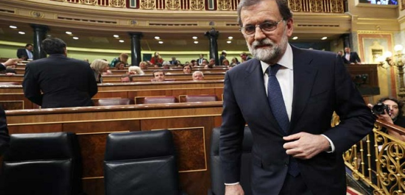 البرلمان الإسباني يحجب الثقة عن راخوي ويختار سانشيز لرئاسة الحكومة