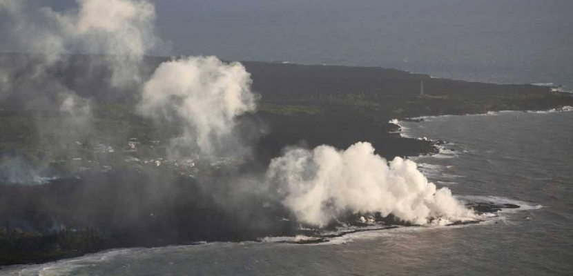 بركان كيلاويا في هاواي يكون أرضا جديدة داخل المحيط الهادي