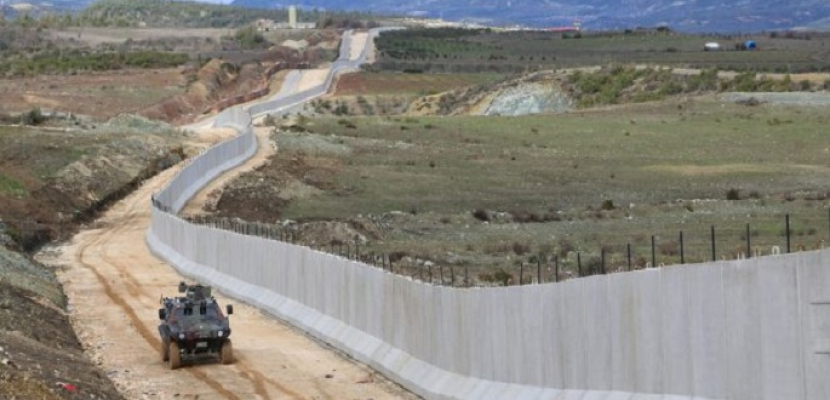 تركيا تنهي بناء جدار أمني على طول الحدود مع سوريا