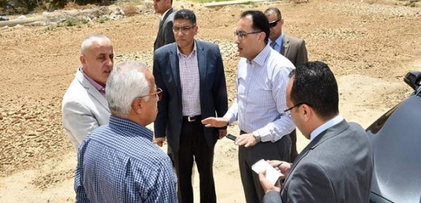 رئيس الوزراء يتفقد مشروع تطوير هضبة الأهرام ويكلف بتطوير طريق الفيوم