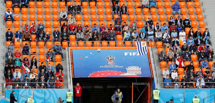 فيفا: عدم ظهور حاملي التذاكر سبب ظهور مقاعد خالية بمباراة مصر وأوروجواي