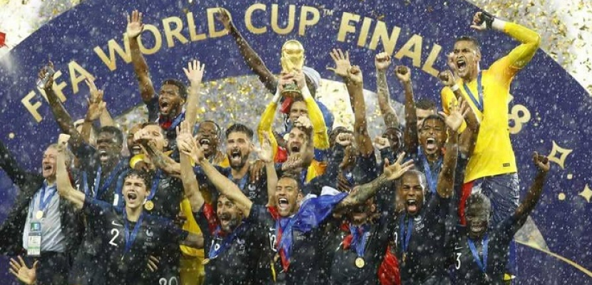 منتخب فرنسا يتوج بلقب كأس العالم للمرة الثانية في تاريخه بعد فوزه على كرواتيا 4 – 2