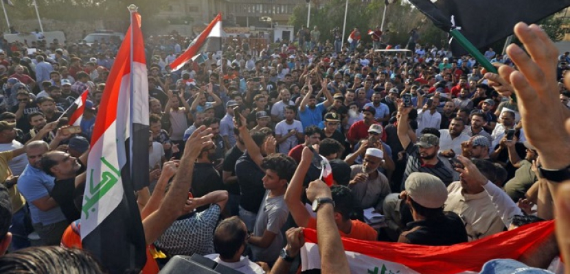 مقتل متظاهرين وإصابة العشرات في اشتباكات مع الشرطة العراقية وتصاعد الاحتجاجات بالجنوب