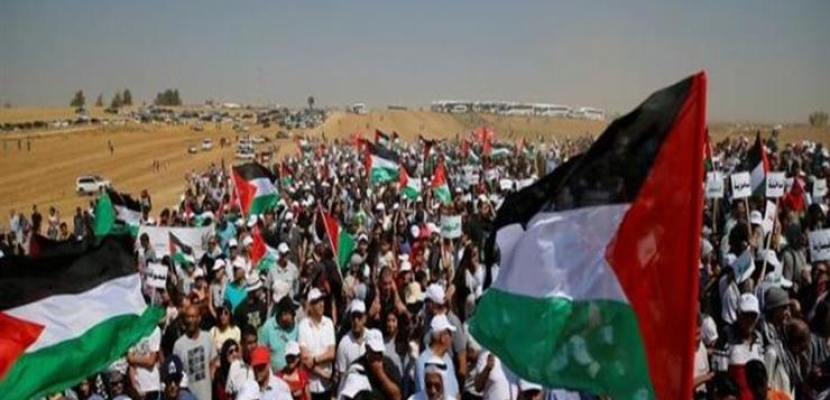 الفلسطينيون يستعدون لجمعة الصمود والاحتلال يعزز قواته على حدود غزة