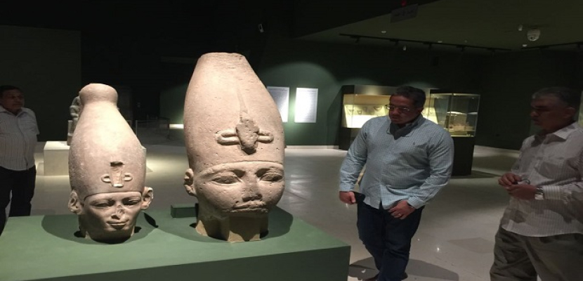 بالصور.. وزير الآثار يتابع اللمسات الأخيرة لسيناريو عرض متحف سوهاج