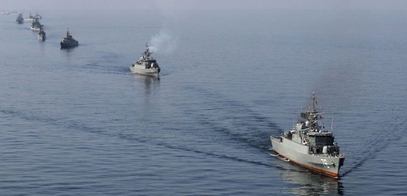 إيران تبدأ مناورات بحرية في مضيق هرمز وسط مراقبة أمريكية