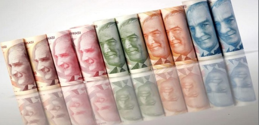 الليرة التركية تنخفض 7% مقابل الدولار بفعل مخاوف من عقوبات