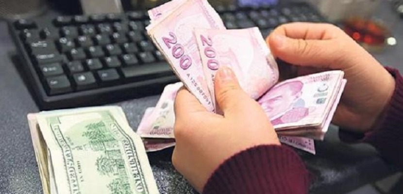الليرة التركية تنخفض أمام الدولار ..وأمريكا تحذر من عقوبات جديدة
