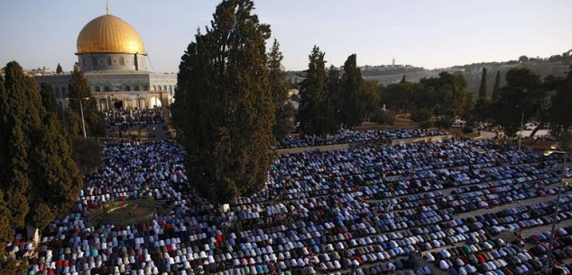  100 ألف مصل يؤدون صلاة العيد فى المسجد الأقصى