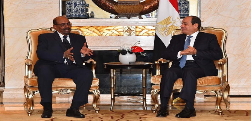 بالصور.. على هامش زياته للصين.. الرئيس السيسي يلتقي الرئيس السوداني عمر البشير