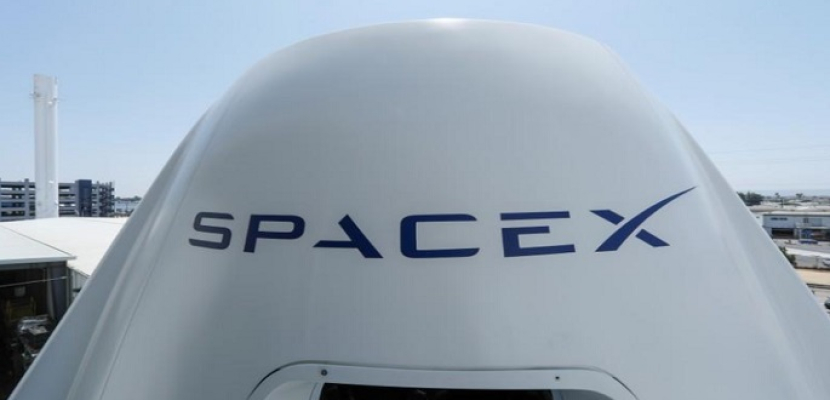 سبيس إكس توقع عقدا مع أول مسافر خاص للدوران حول القمر