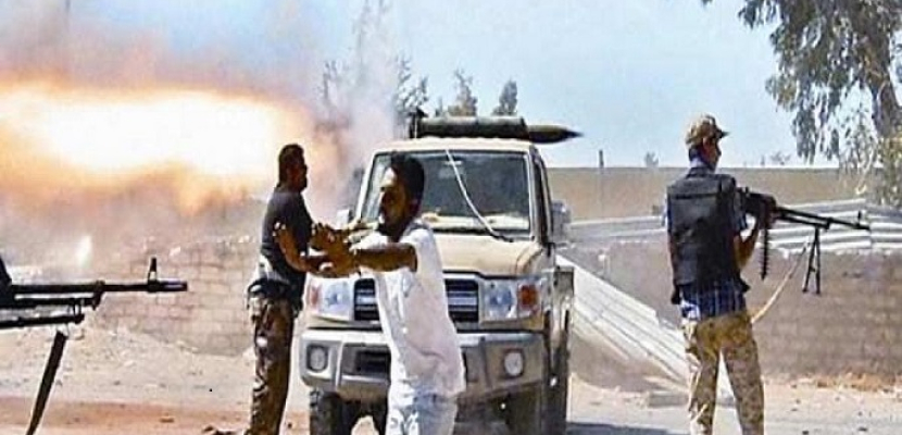 تواصل الاشتباكات بمحيط أحد المعسكرات الليبية في طرابلس