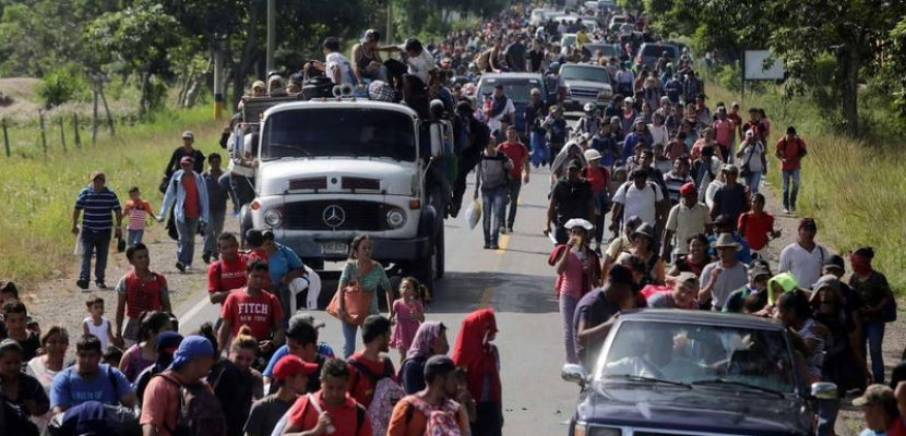ترامب يتوعد قافلة مهاجرين قادمة لأمريكا ويصفها بـ”حالة طوارئ وطنية”