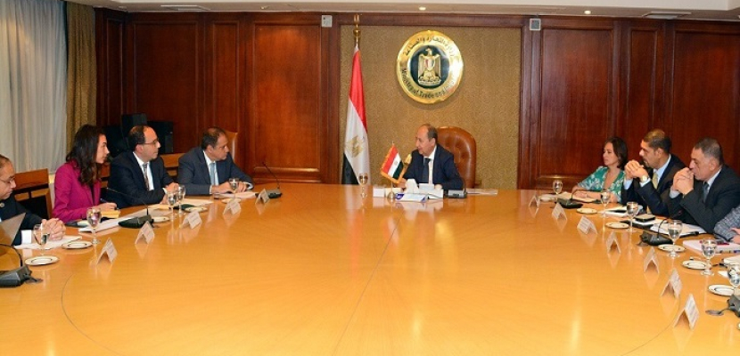 وزير التجارة يبحث مع وفد مؤسسة التمويل الدولية تنفيذ برامج تنموية لدعم وتنمية الصناعة المصرية