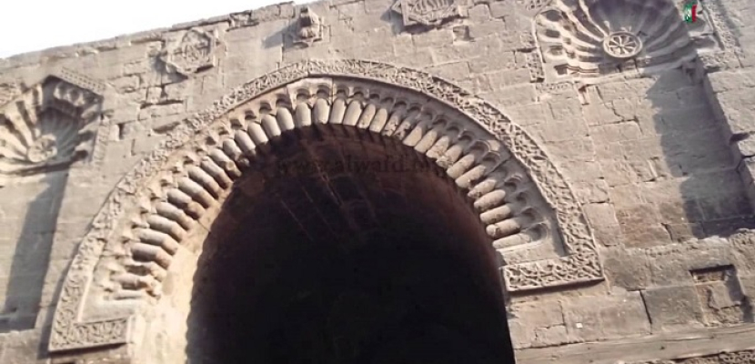 وزير الآثار يعلن استئناف مشروع ترميم مسجد “الظاهر بيبرس” بعد توقف 7 سنوات