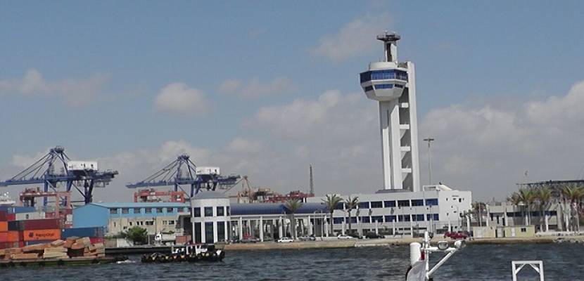 فتح بوغاز مينائي الأسكندريه والدخيلة بعد تحسن الأحوال الجومائية