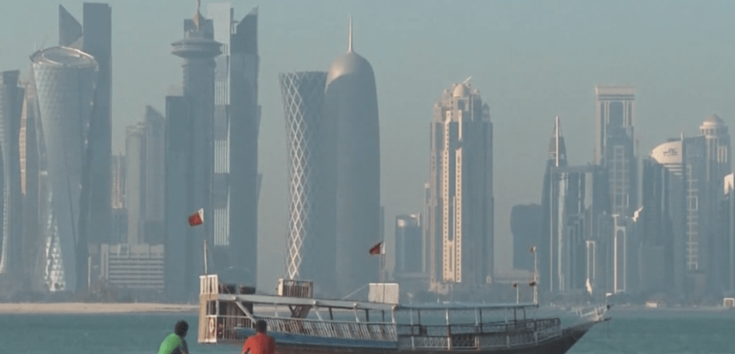 عكاظ : قطر تعتقد أن قضايا الدول الأخرى ستصرف النظر عن جرائمها