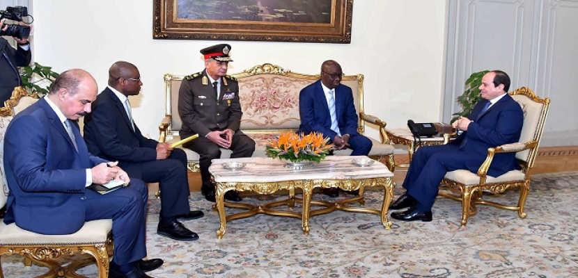 خلال لقائه وزير الدفاع الغيني.. السيسي يؤكد التزام مصر بدعم علاقات التعاون مع غينيا في شتى المجالات