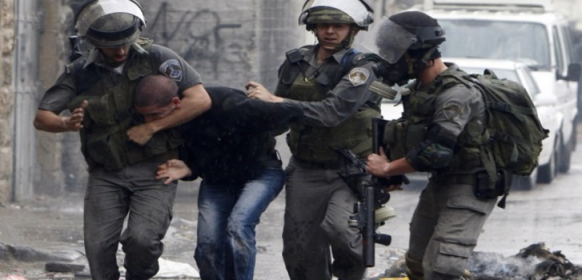 الاحتلال يصيب شابا فلسطينيا ويعتقل آخرين من جنين