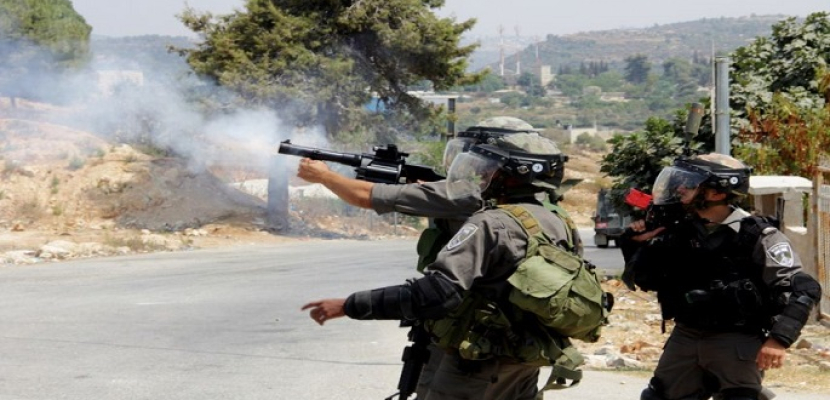 جيش الاحتلال الإسرائيلي يطلق الرصاص على شاب فلسطيني ويعتقله على حدود غزة