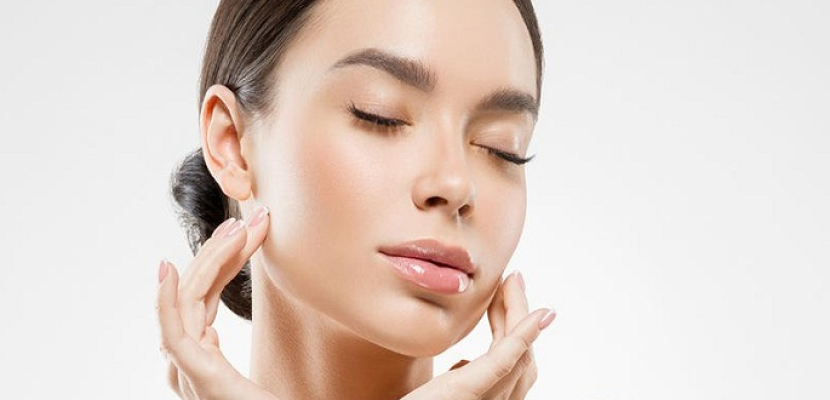 خلطات طبيعية تساعدكِ على إزالة الجلد الميت من الوجه