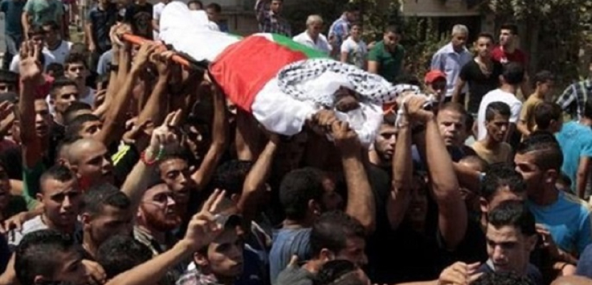 استشهاد شاب فلسطيني متأثرا بجروحه خلال مسيرات العودة في دير البلح بغزة
