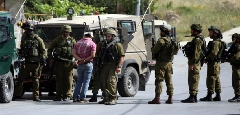 الاحتلال الإسرائيلي يعتقل 5 فلسطينيين ويقتحم جامعة في طولكرم